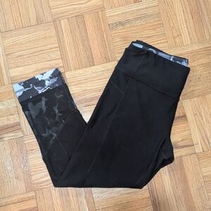 90 Degree By Reflex Black and Gray Capris Leggings